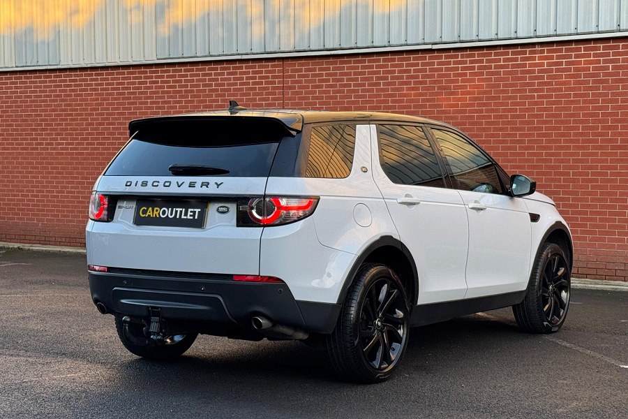 Land Rover Discovery Sport photo 2