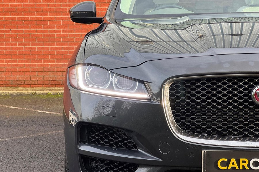 2018 Jaguar F-PACE photo 11