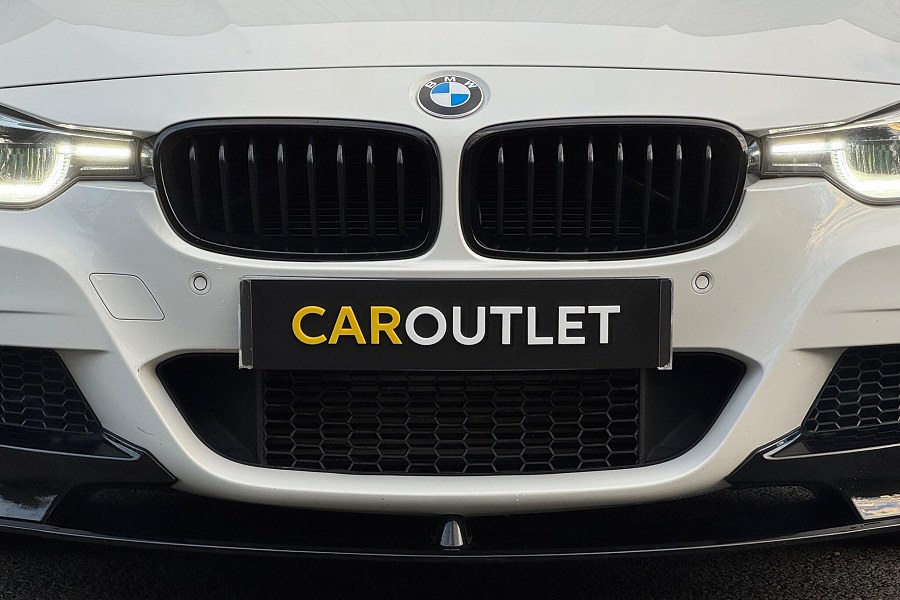 2017 BMW 3 Series photo 8