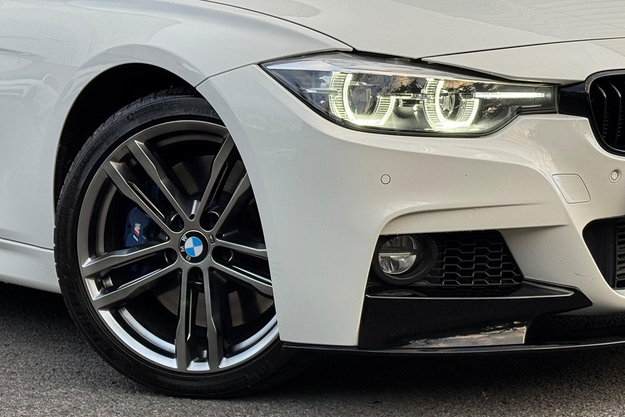 2017 BMW 3 Series photo 11