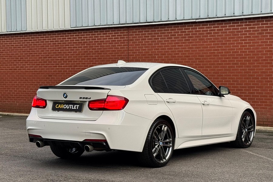 BMW 3 Series photo 2