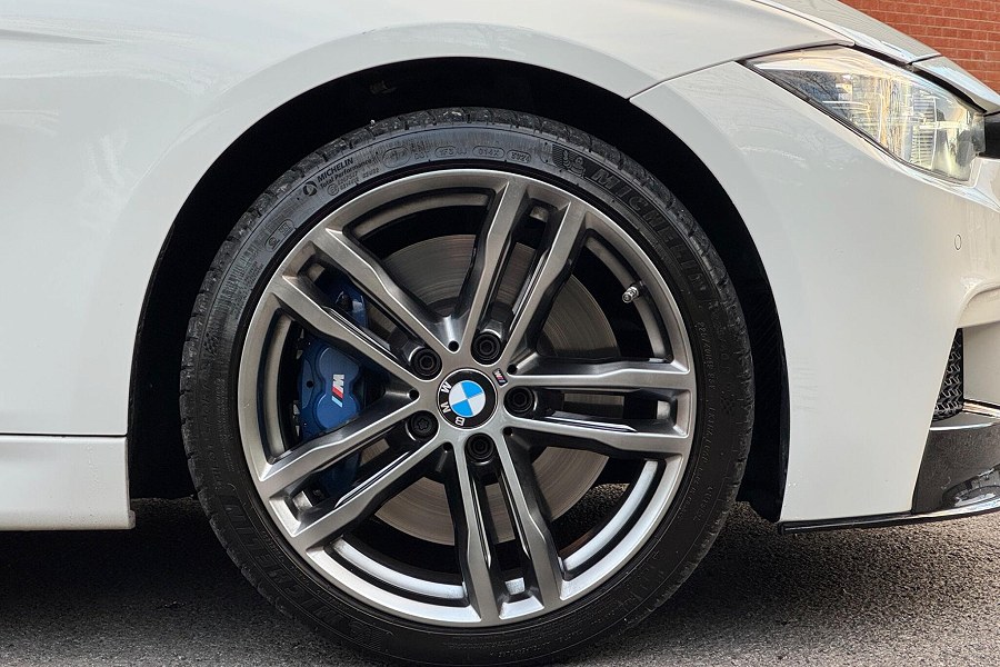 2017 BMW 3 Series photo 9
