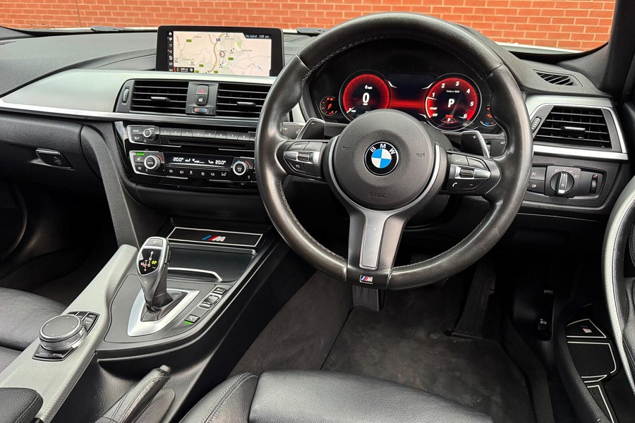 2017 BMW 3 Series photo 3