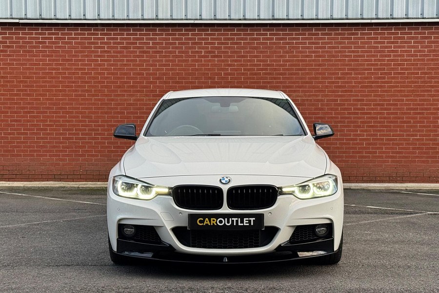 2017 BMW 3 Series photo 4