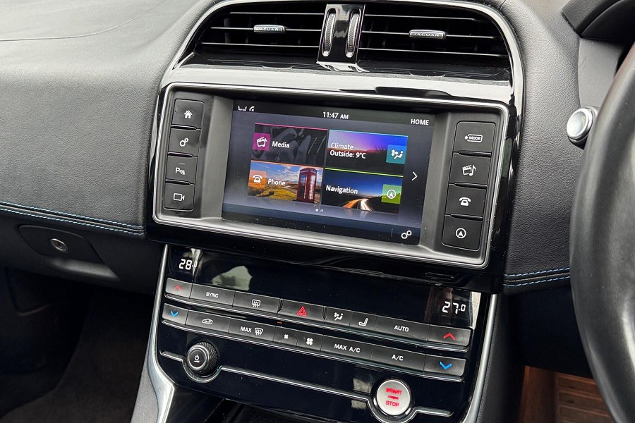 2018 Jaguar XE photo 14