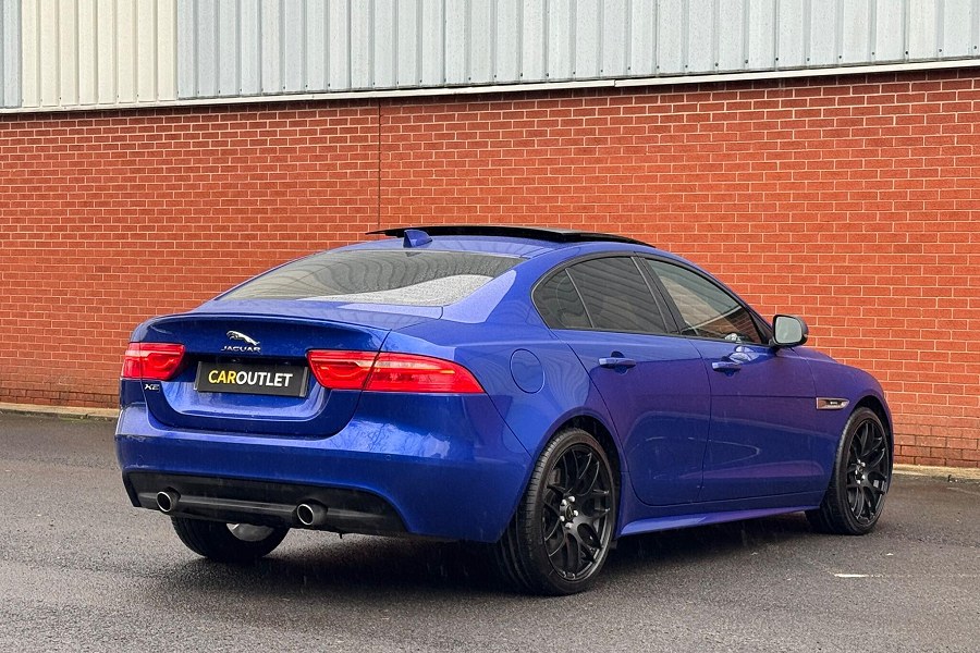 Jaguar XE photo 2