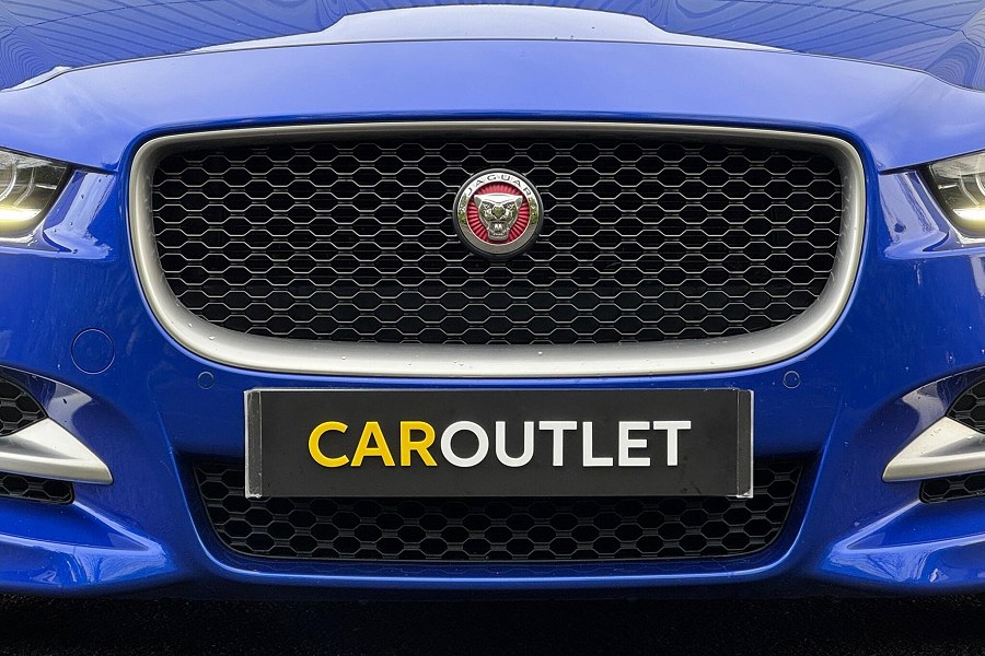 2018 Jaguar XE photo 7