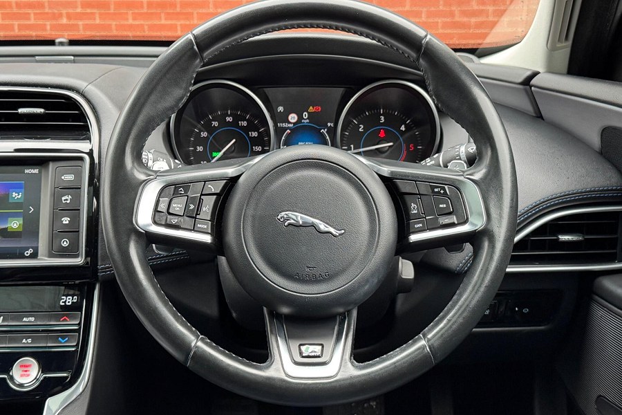2018 Jaguar XE photo 13