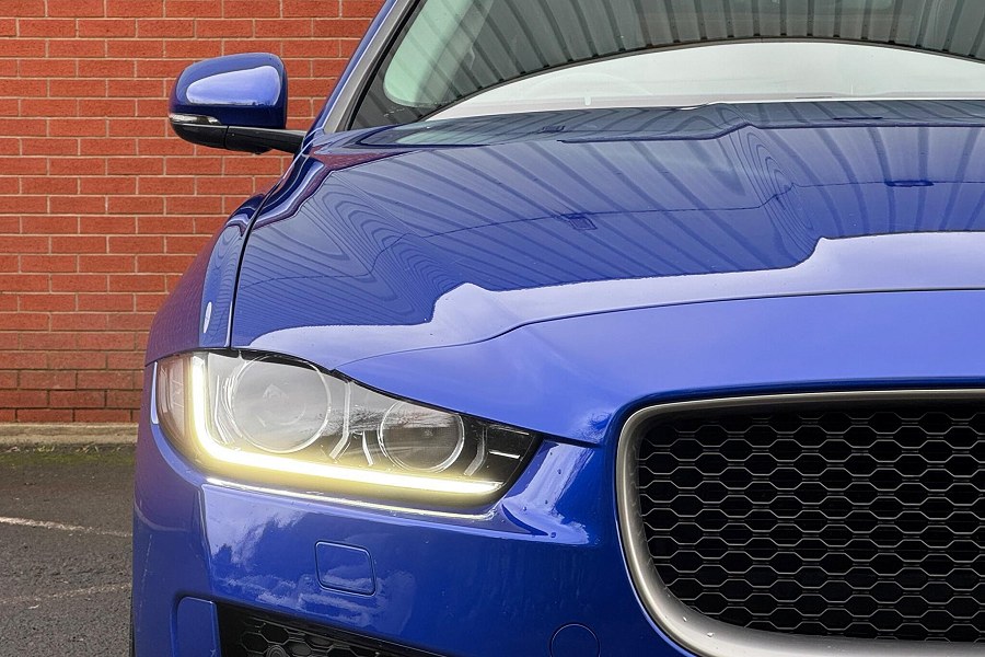 2018 Jaguar XE photo 9
