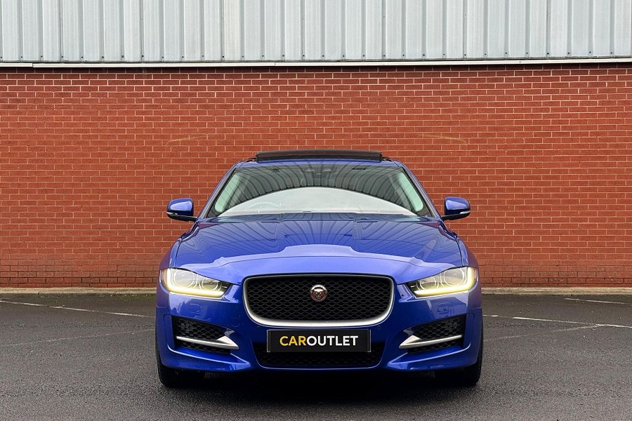 2018 Jaguar XE photo 4