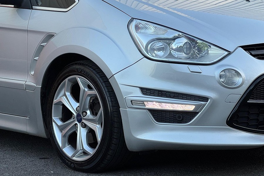 2012 Ford S-Max photo 9