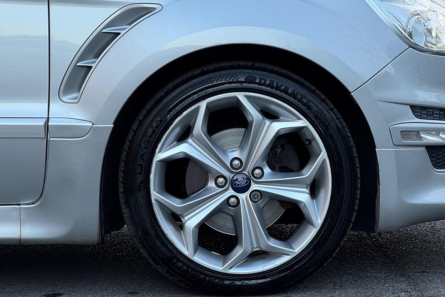 2012 Ford S-Max photo 8
