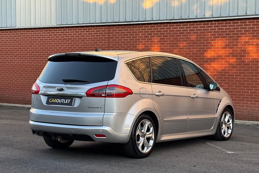Ford S-Max photo 2
