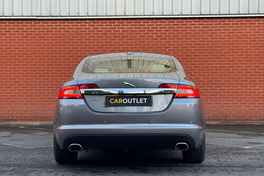 2011 Jaguar XF photo 7