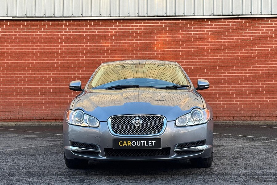 2011 Jaguar XF photo 4