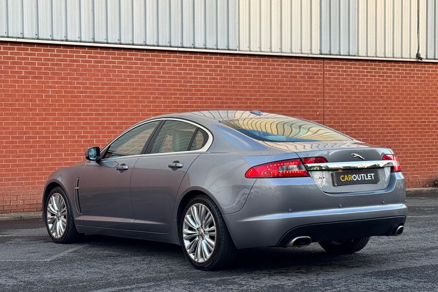2011 Jaguar XF photo 6