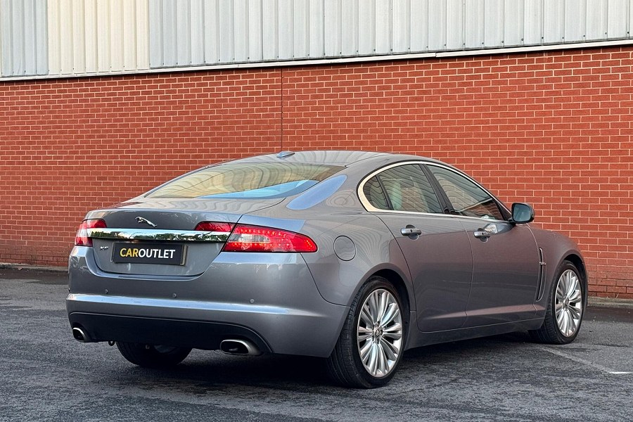 Jaguar XF photo 2