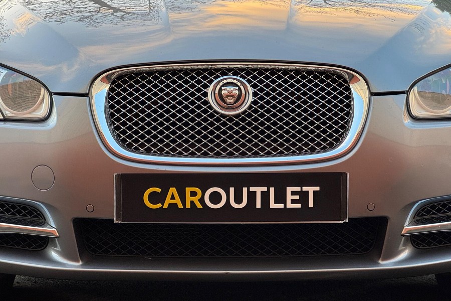 2011 Jaguar XF photo 9