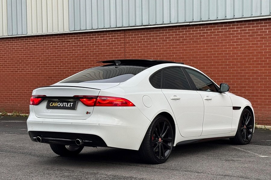 Jaguar XF photo 2
