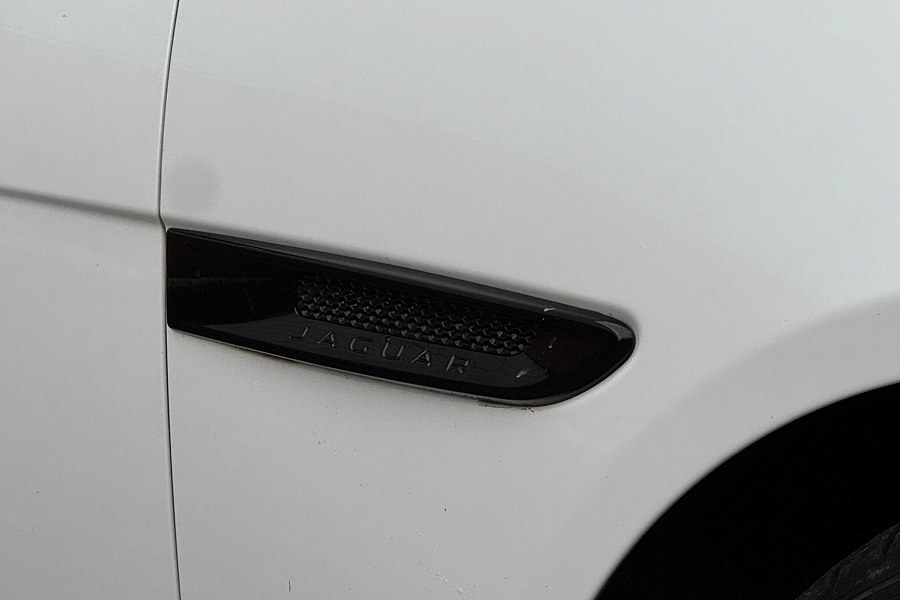 2016 Jaguar XF photo 13
