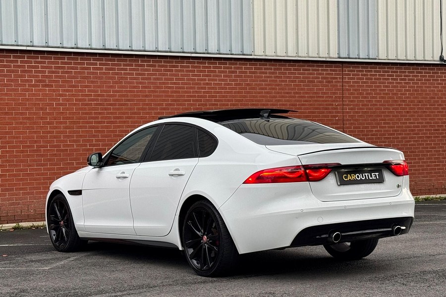 2016 Jaguar XF photo 6
