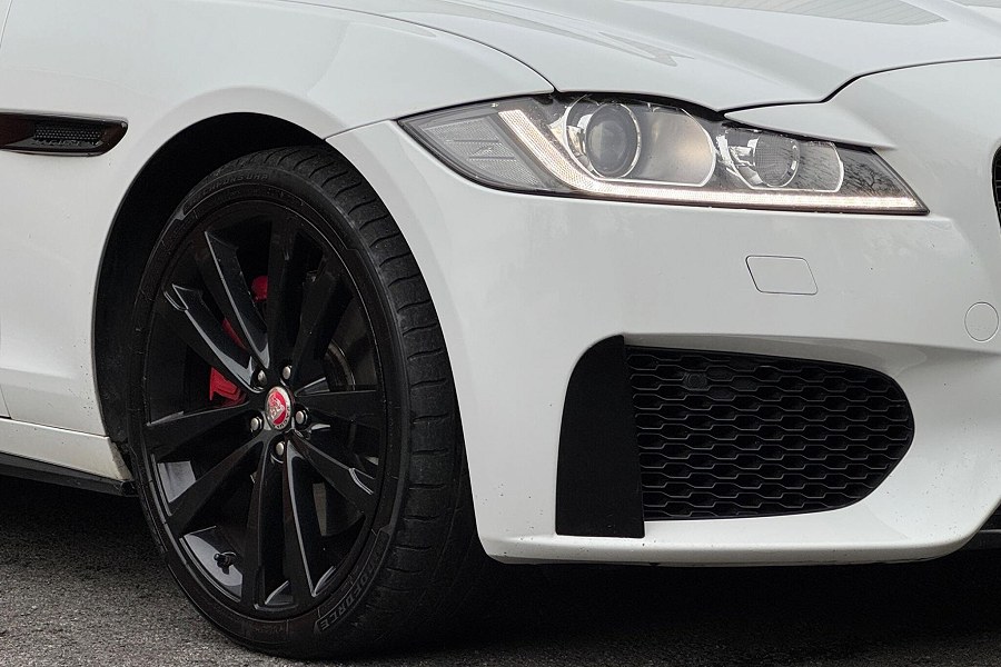 2016 Jaguar XF photo 9