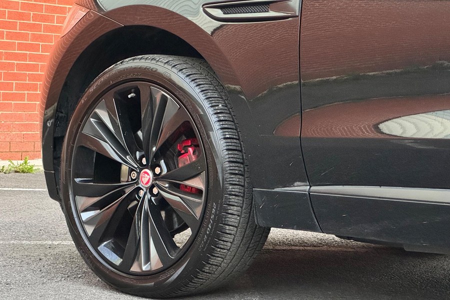 2018 Jaguar F-PACE photo 8