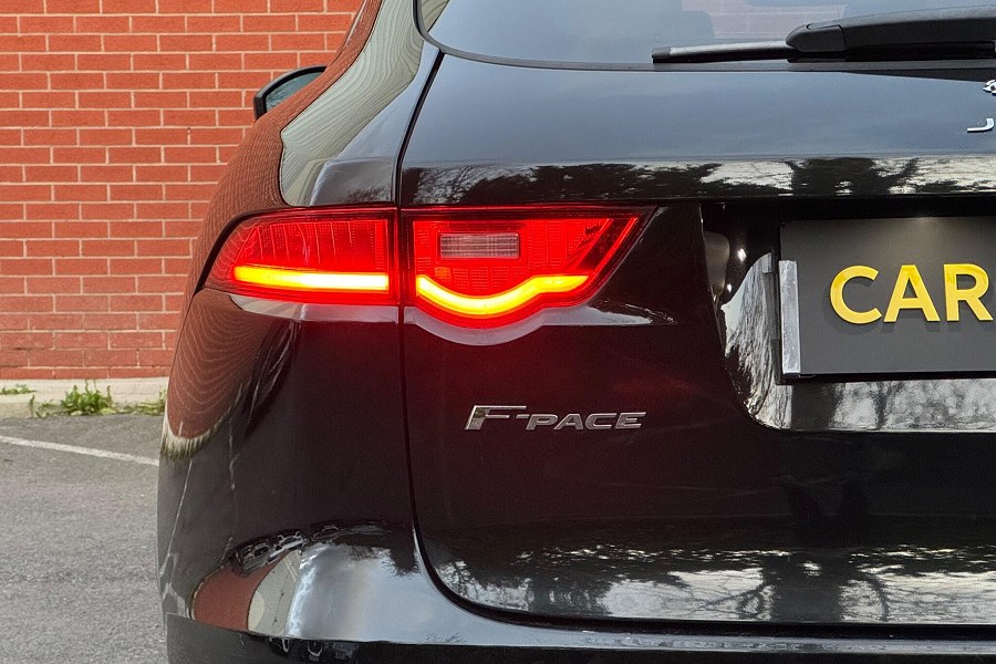 2018 Jaguar F-PACE photo 12