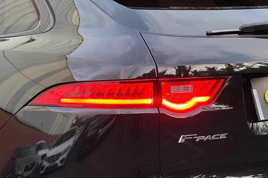 2018 Jaguar F-PACE photo 13