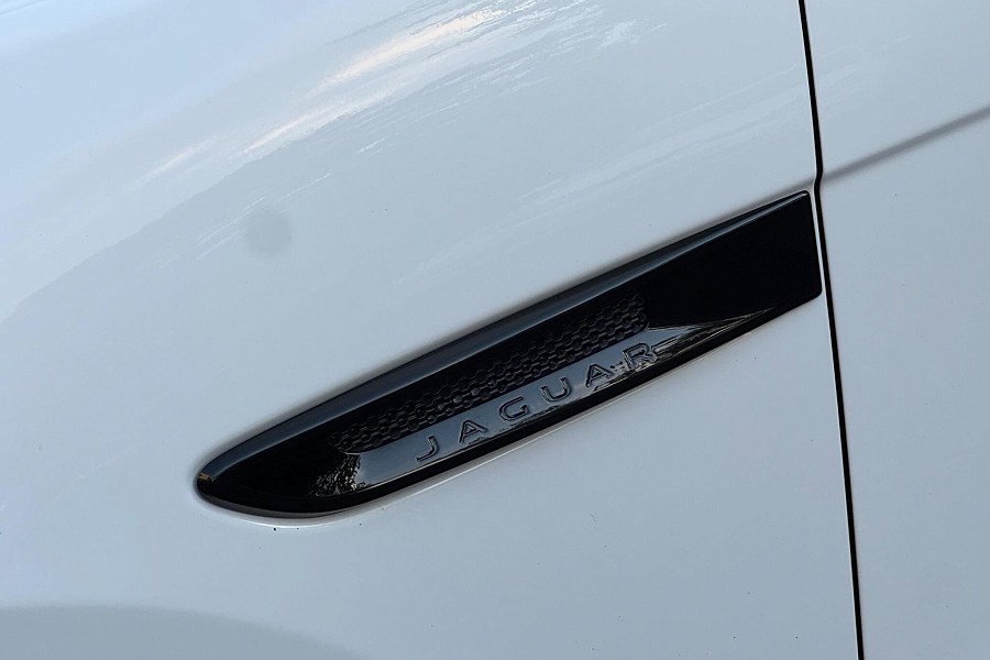 2018 Jaguar F-PACE photo 14