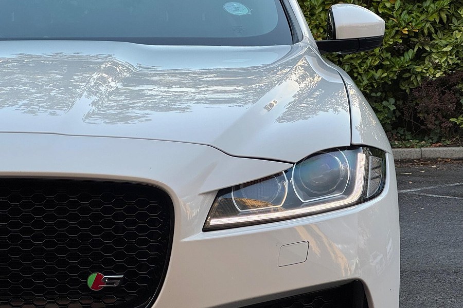 2018 Jaguar F-PACE photo 10