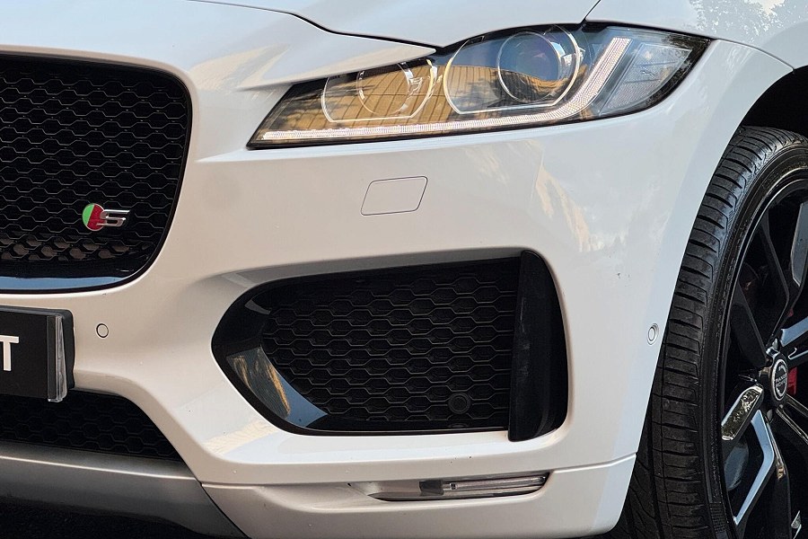 2018 Jaguar F-PACE photo 11