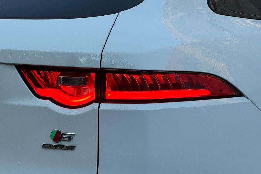 2018 Jaguar F-PACE photo 13