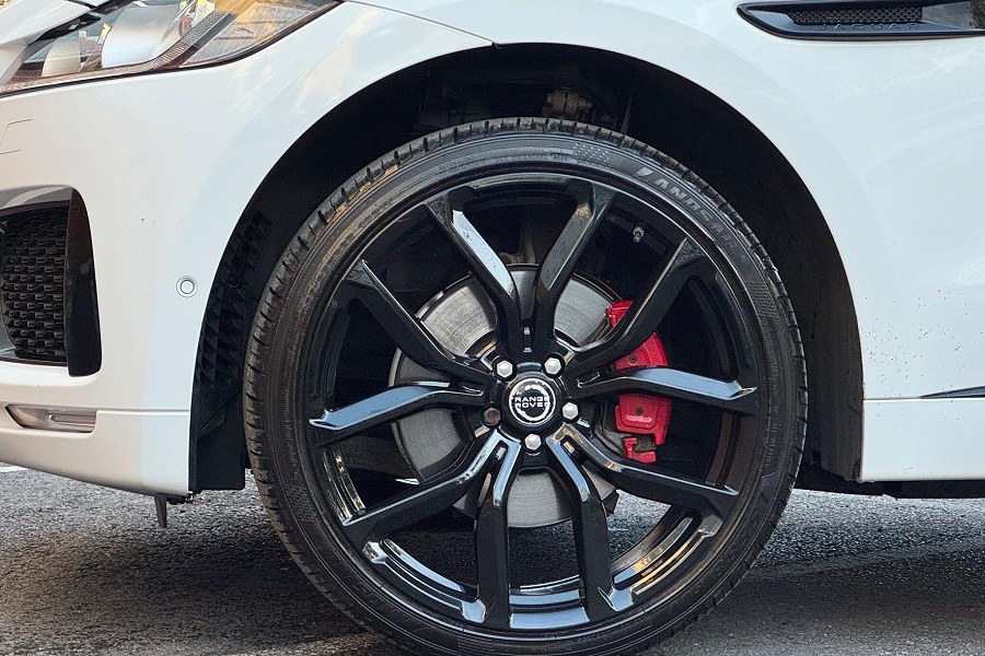 2018 Jaguar F-PACE photo 8