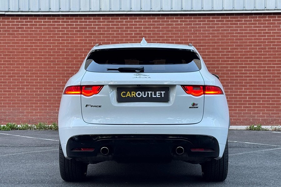 2018 Jaguar F-PACE photo 7