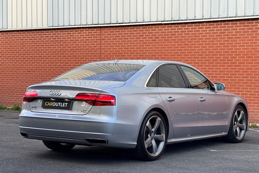 Audi A8 photo 2