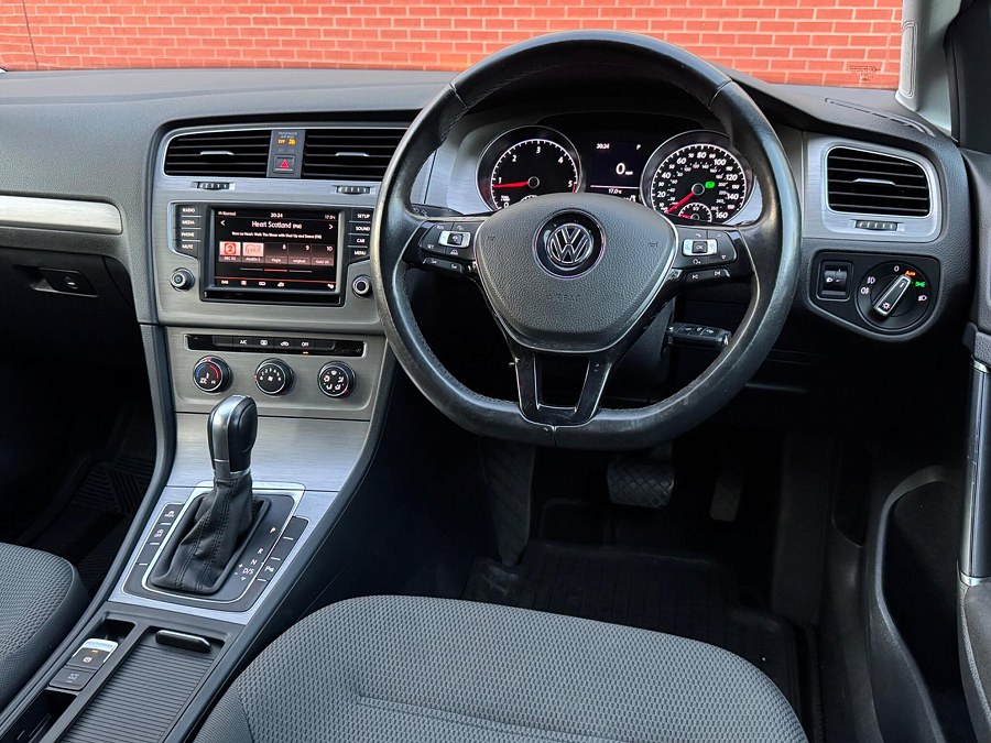 2015 Volkswagen Golf photo 3