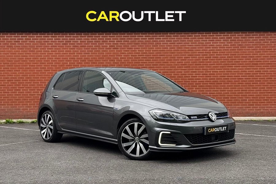 2018 Volkswagen Golf photo 1