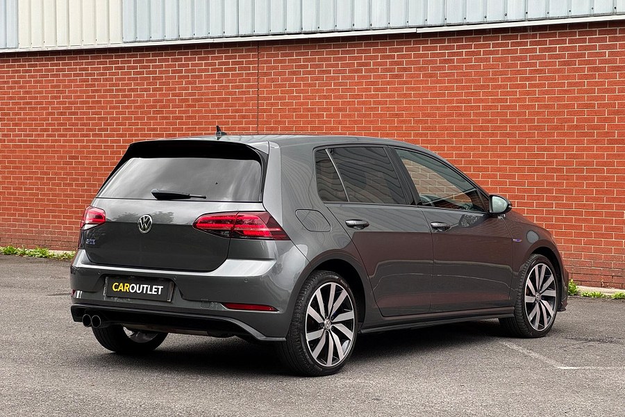 2018 Volkswagen Golf photo 2