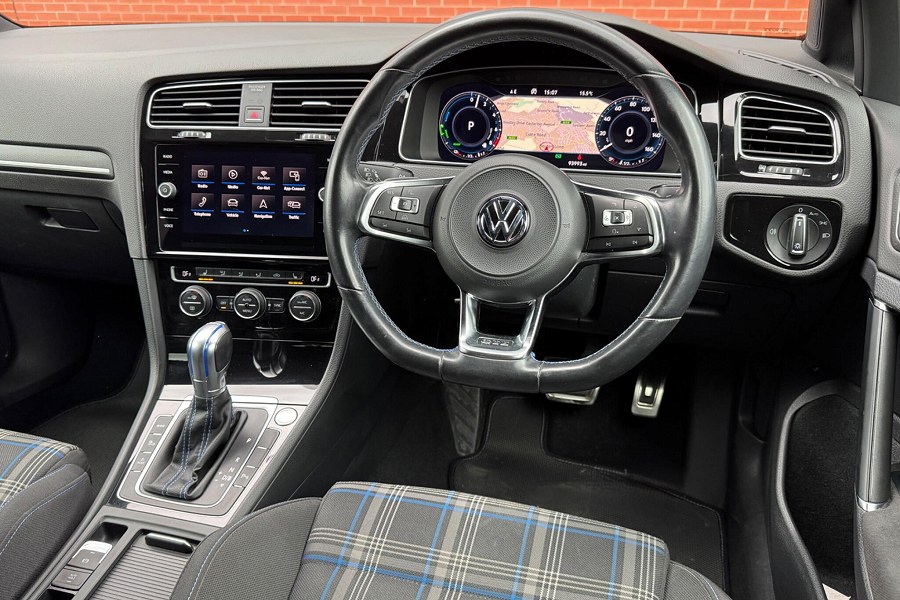 2018 Volkswagen Golf photo 3