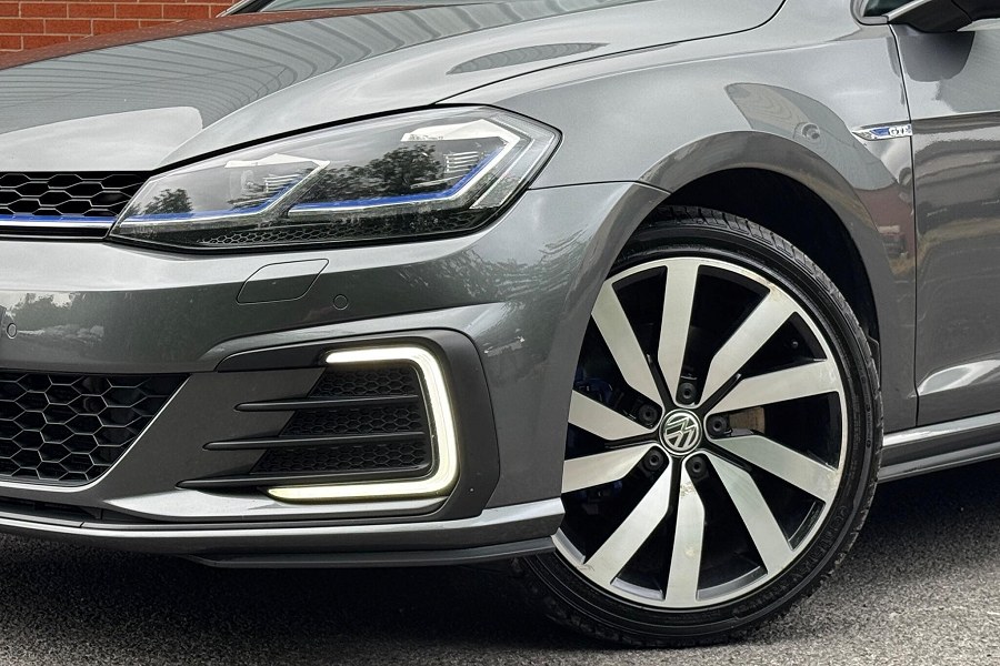 2018 Volkswagen Golf photo 14