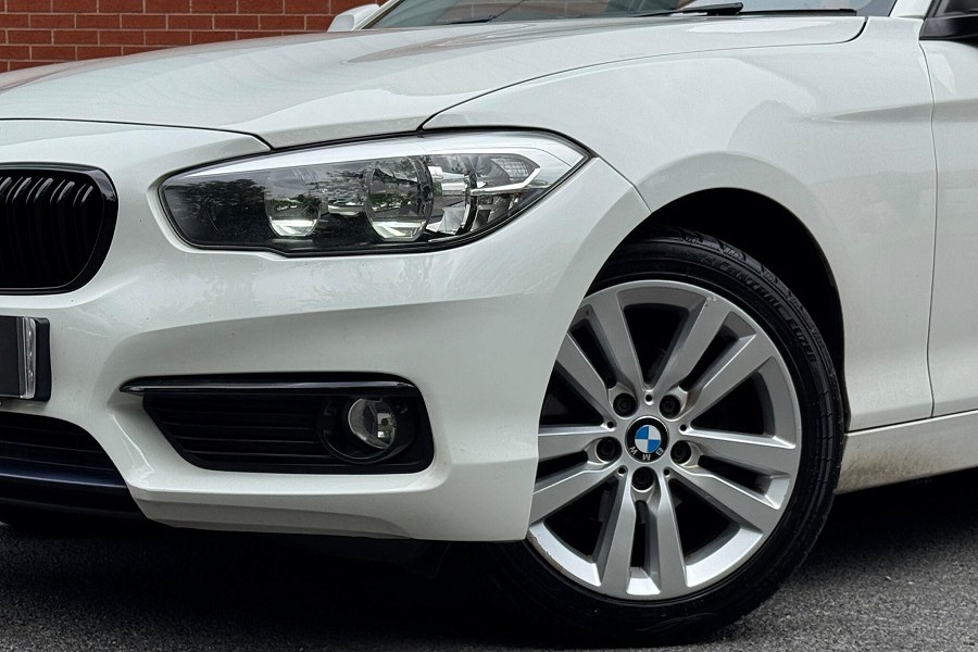 2017 BMW 1 Series photo 14