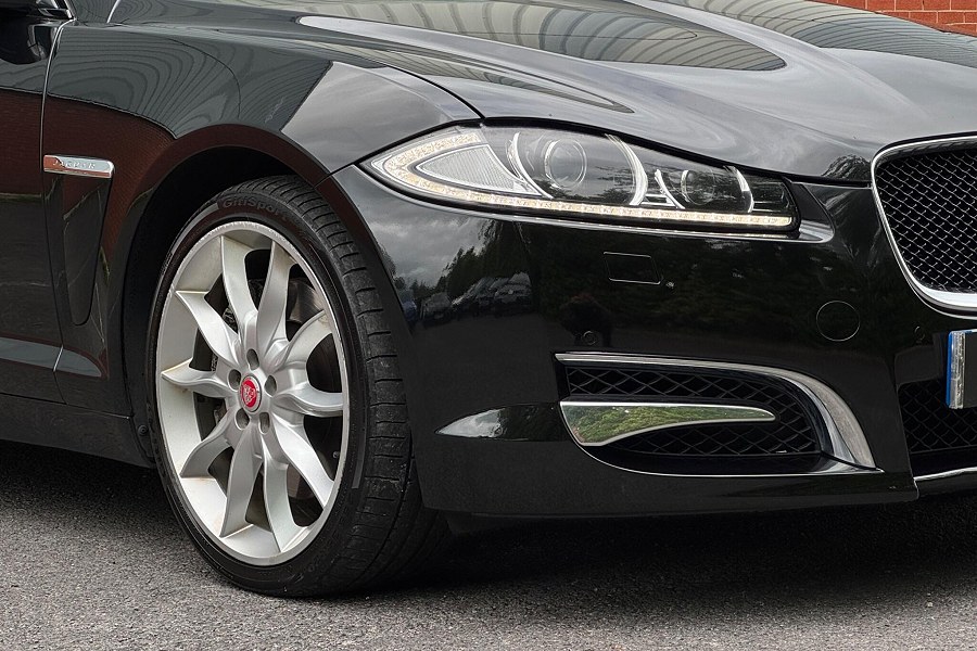 2014 Jaguar XF photo 10
