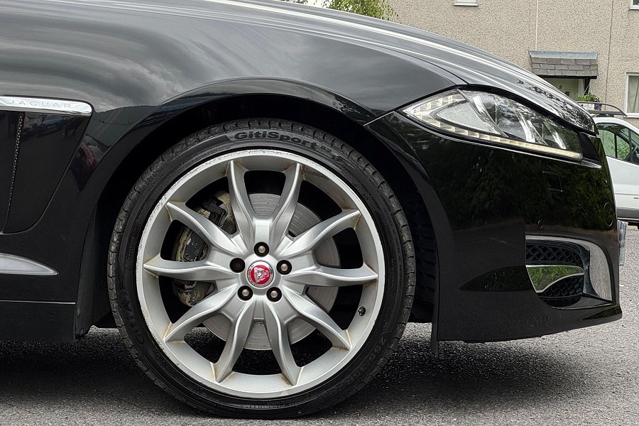 2014 Jaguar XF photo 11