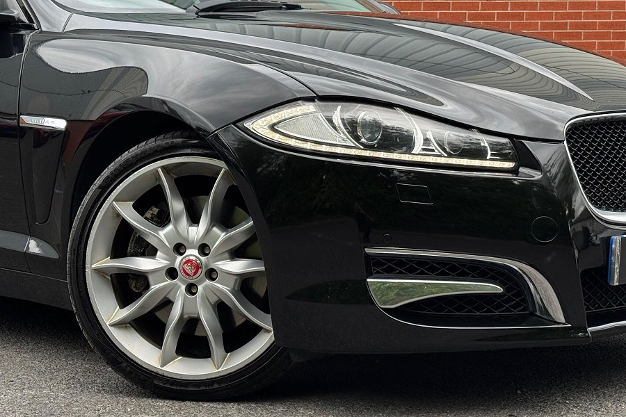 2014 Jaguar XF photo 12