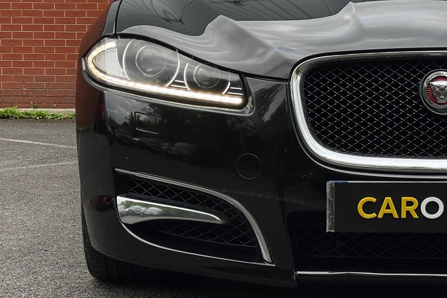2014 Jaguar XF photo 9