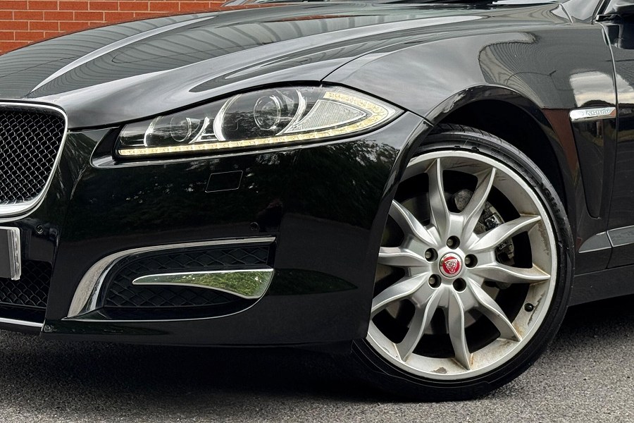 2014 Jaguar XF photo 13