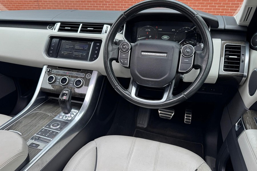 2016 Land Rover Range Rover Sport photo 3