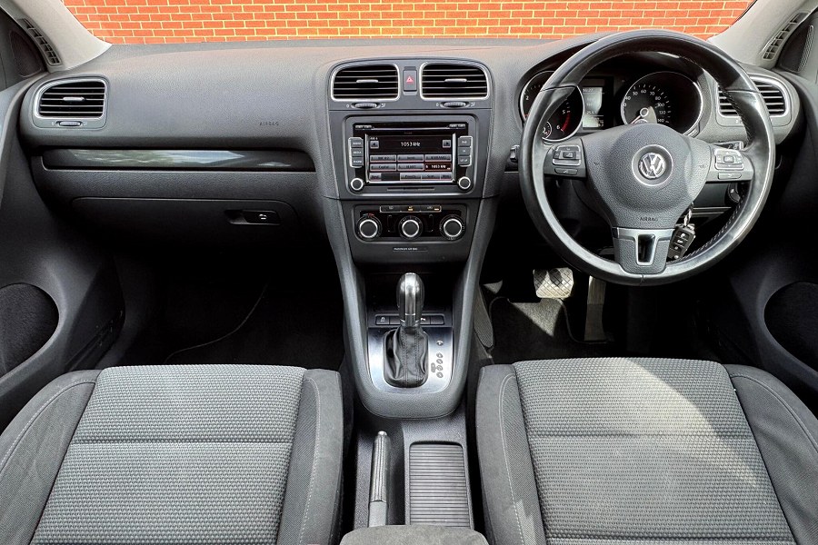2011 Volkswagen Golf photo 11