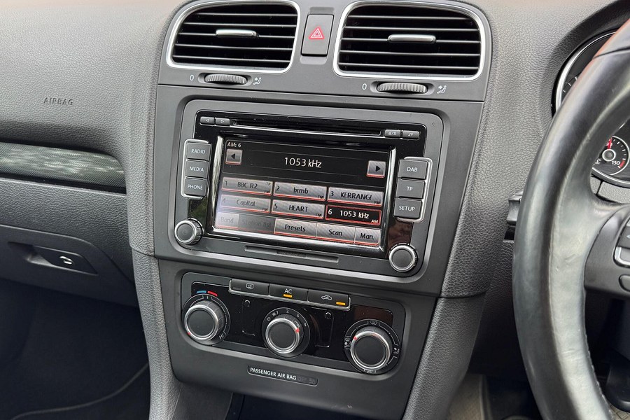 2011 Volkswagen Golf photo 13